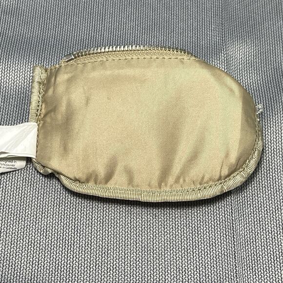 Lululemon Pouch Wristlet Beige Recycled Nylon Zip with Carabiner Clip Incomplete - Picture 6 of 9